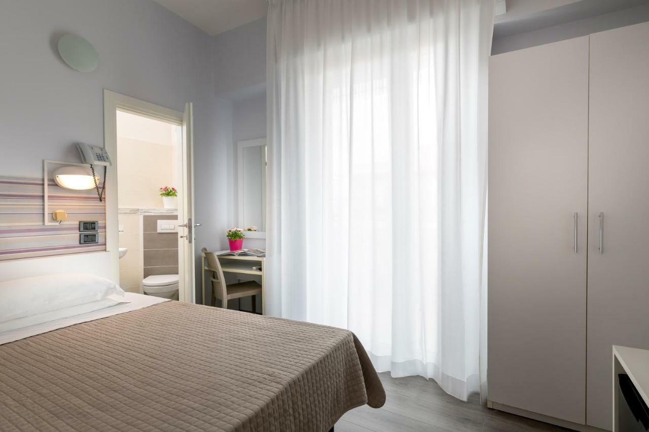 Hotel Ervill Rimini Exterior photo